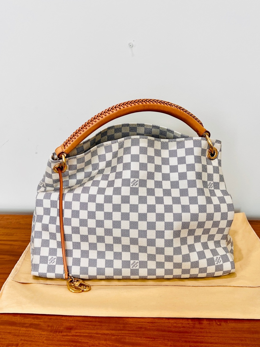 Pro-Loved LOUIS VUITTON Damier Azur Artsy MM Bag - Picture 1 of 13